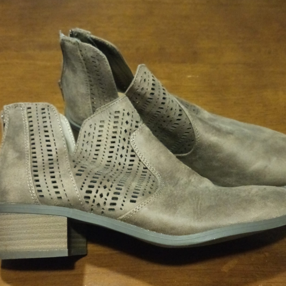 New Direction Ankle Booties Size 8